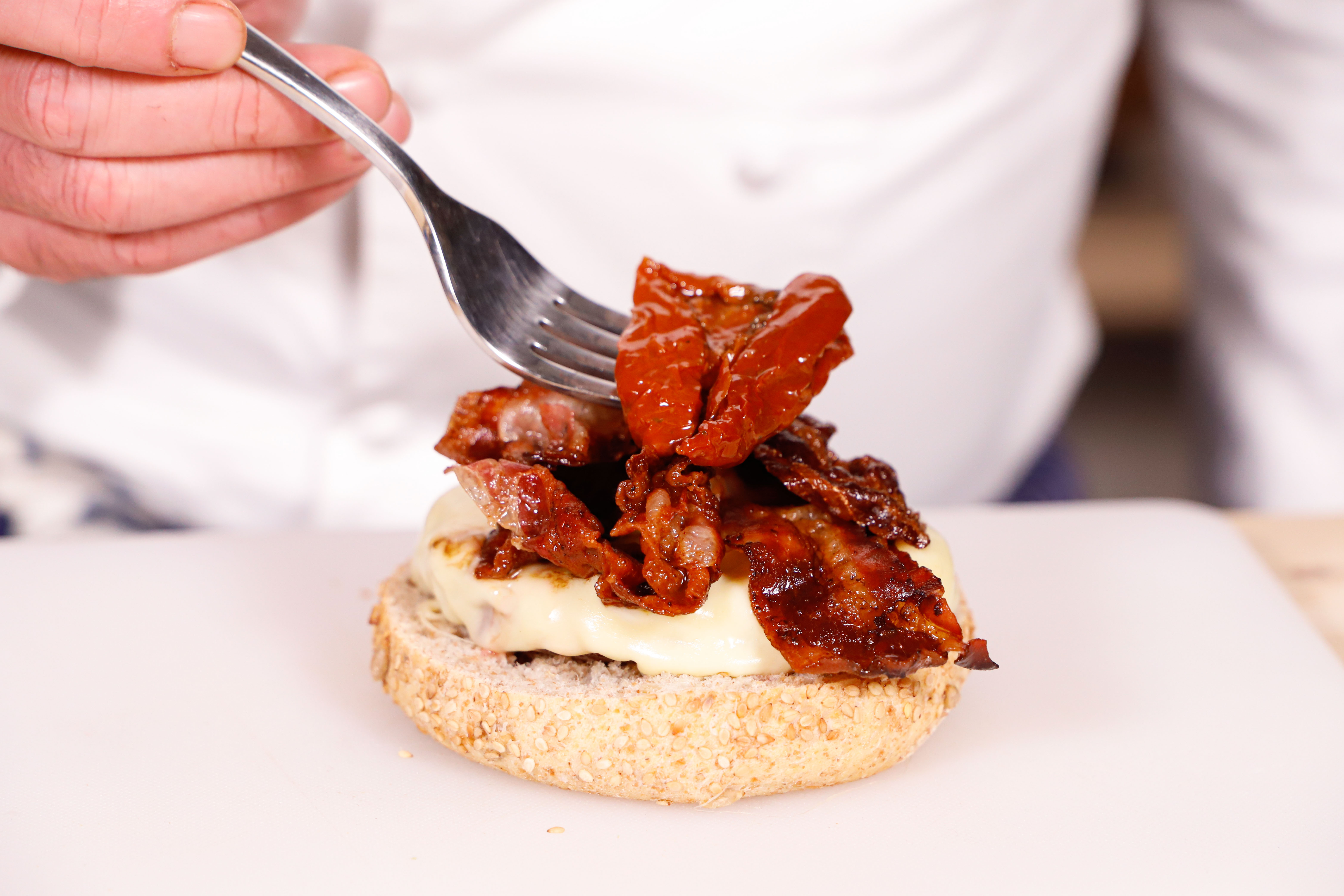 Hamburger con crema di parmigiano e pancetta Ricetta Conad