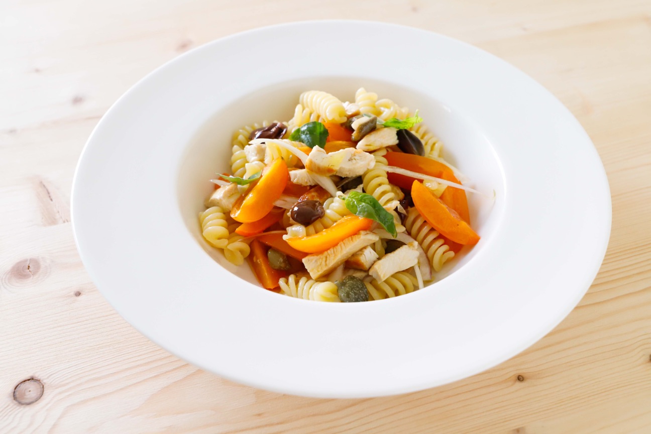 pasta-fredda-con-pollo-datterini-gialli-e-olive-taggiasche-thumbnail
