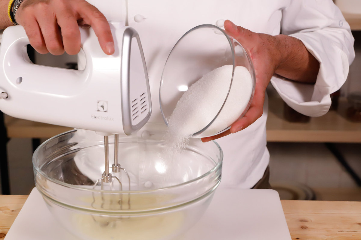 montare con lo zucchero