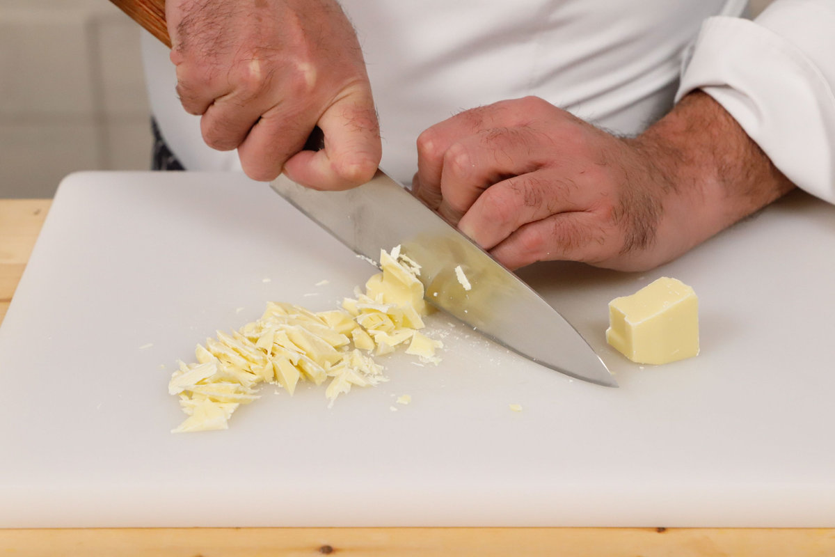 tritare il cioccolato