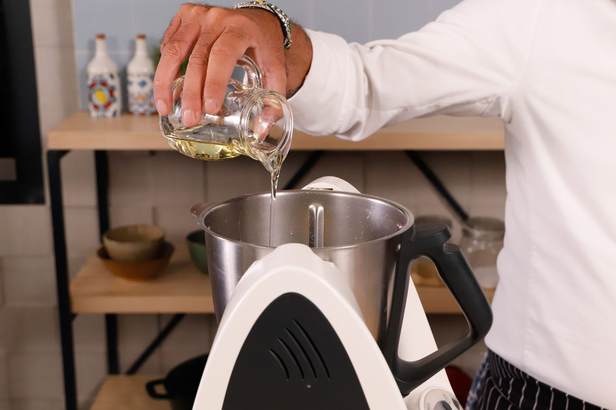 versare olio