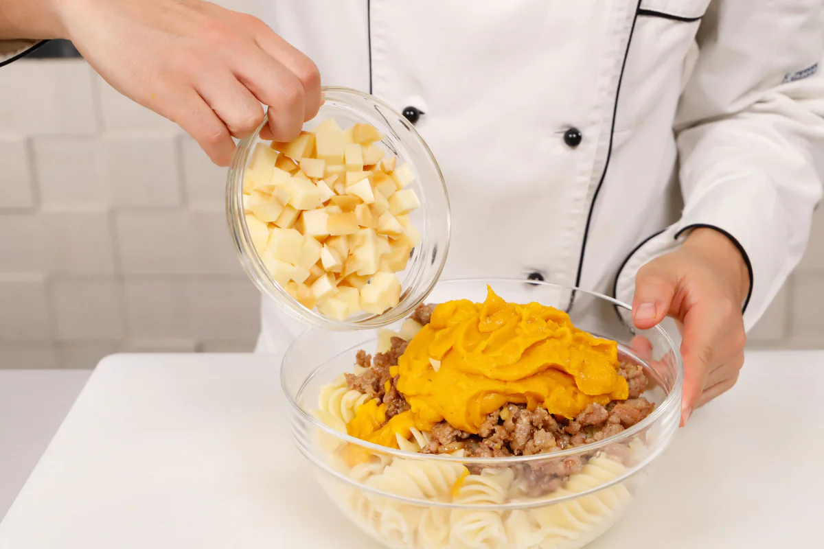 mescolare yogurt e besciamella