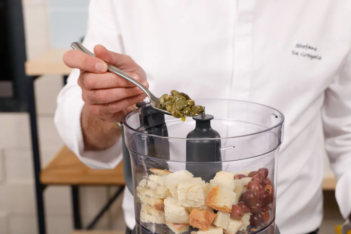 versare ingredienti nel bimby