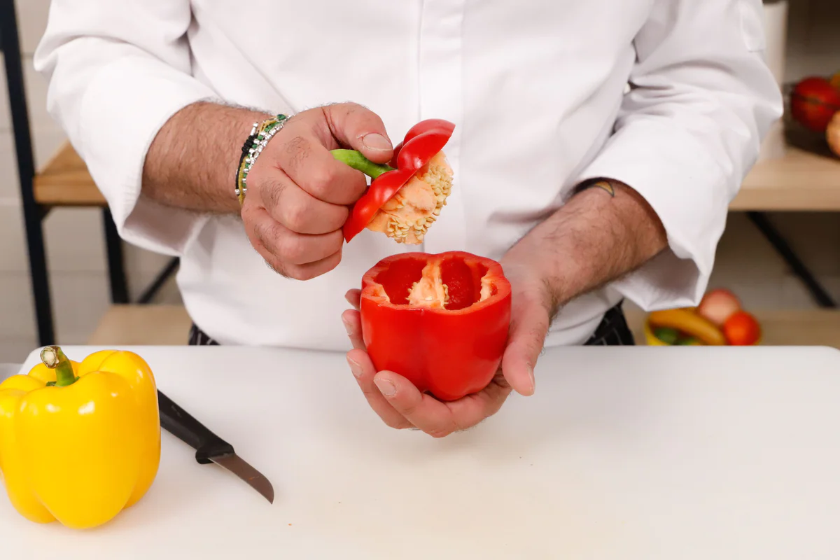 tagliare calotta peperoni