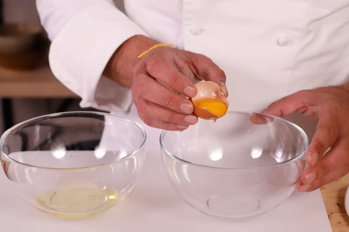 Dividere i tuorli dagli albumi