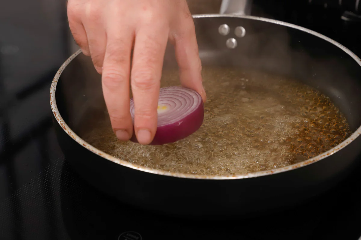 Fra intiepidire e servire