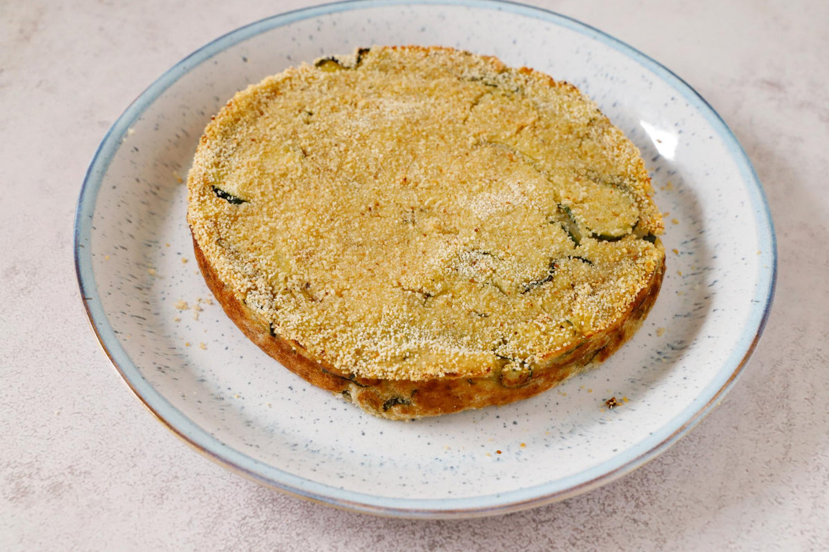 Torta di patate al forno con zucchine e rosmarino