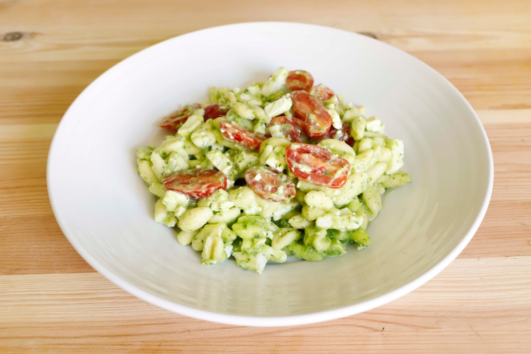 cavatelli-con-feta-pomodorini-e-pesto-di-erbe-image