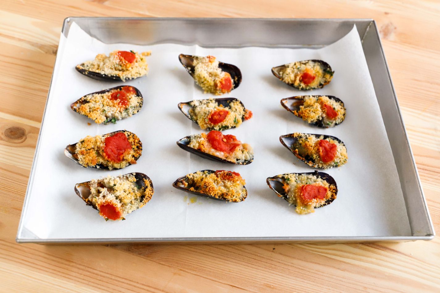 cozze-gratinate-al-forno-con-pangrattato--aromi-e-parmigiano--image