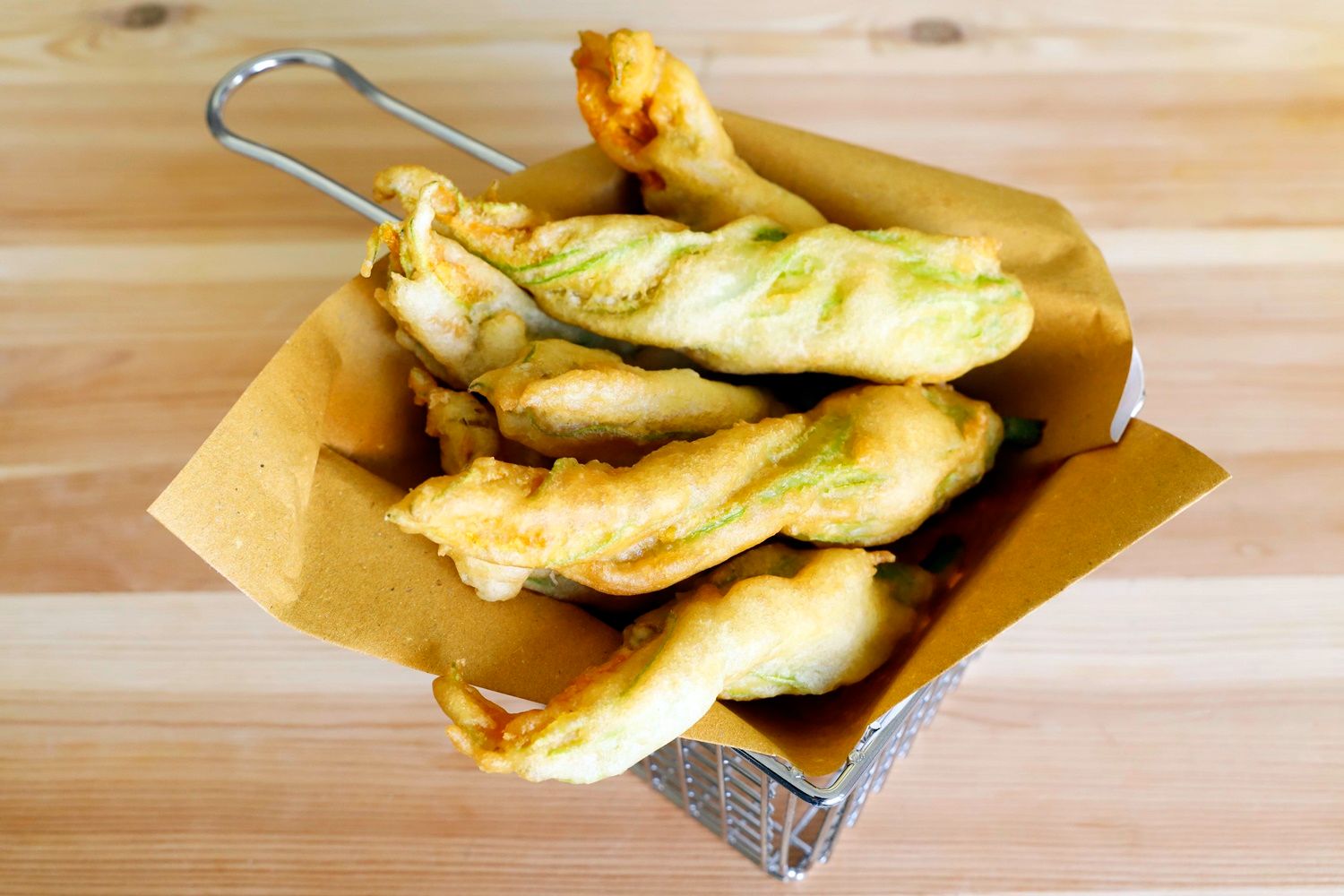 fiori-di-zucca-in-pastella-con-mozzarella-e-alici-del-cantabrico-thumbnail