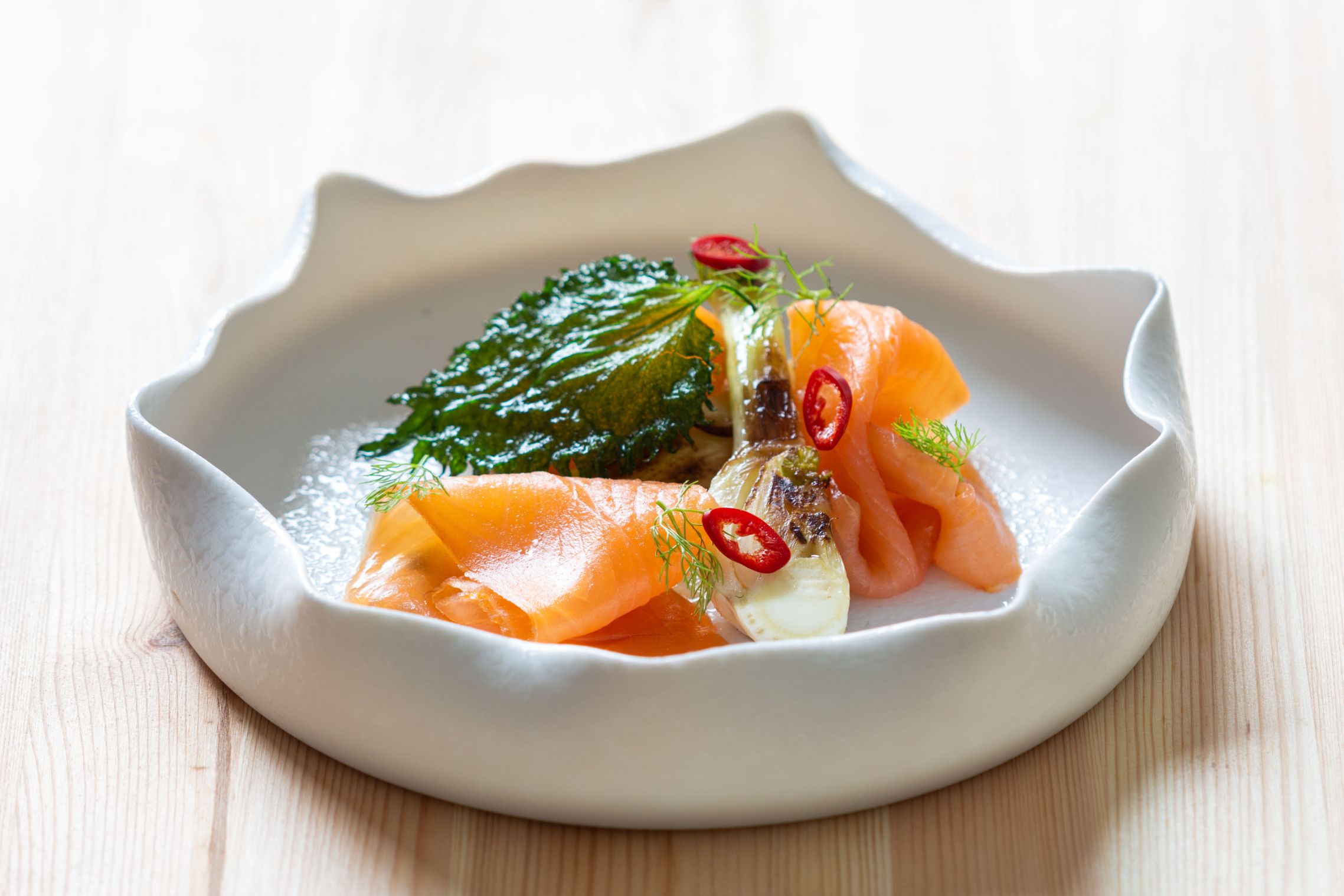 salmone-affumicato-fiocchio-scottato-shiso-fritto-image