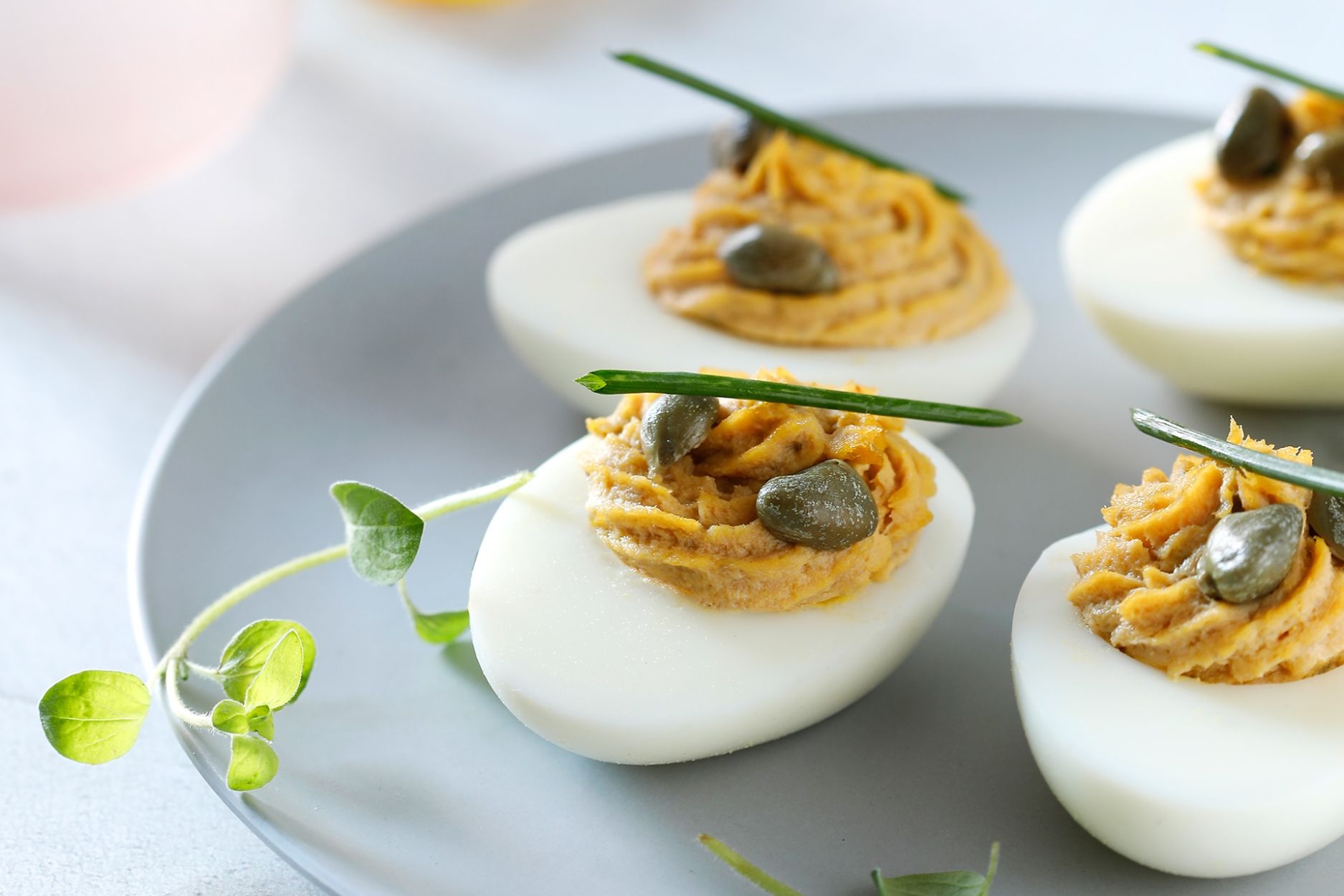 uova-ripiene-di-tonno--alici-e-capperi-thumbnail