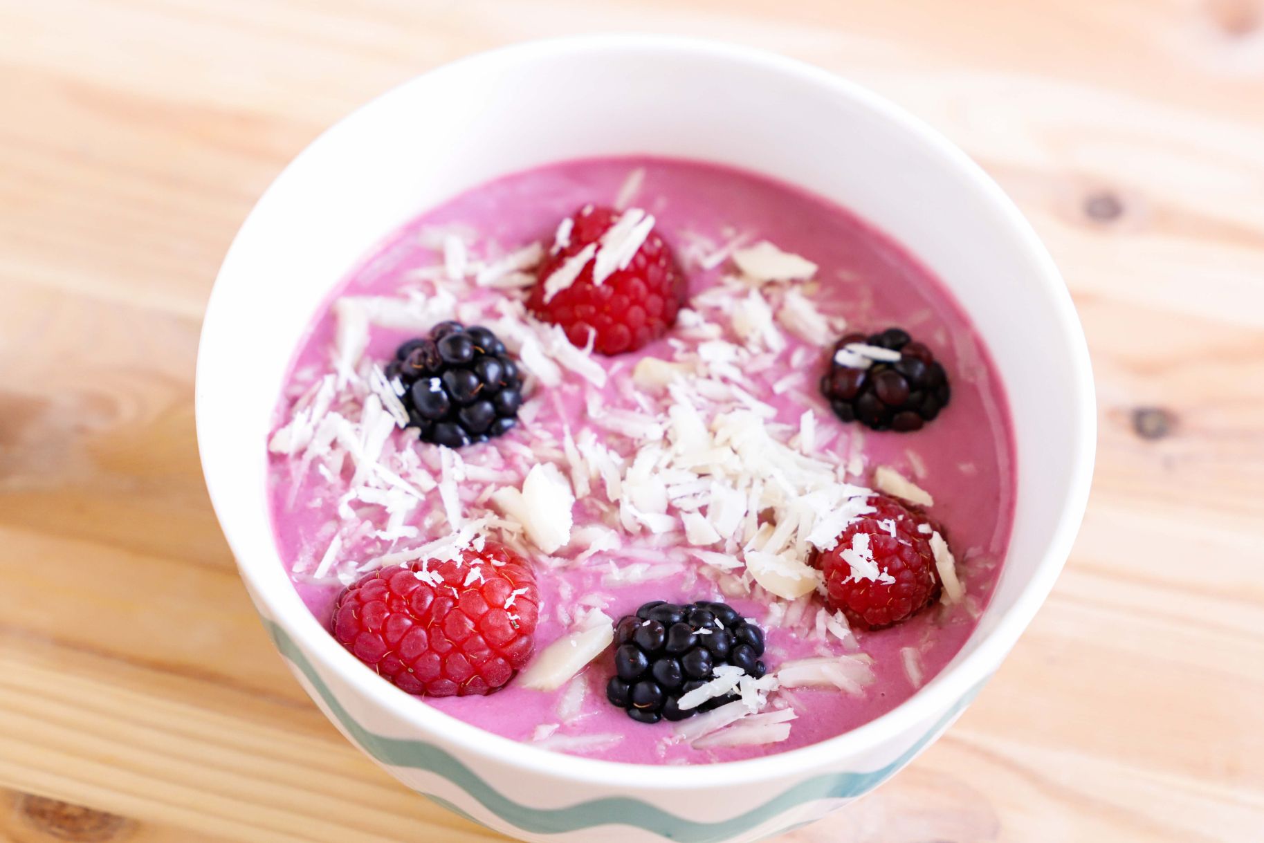 zuppetta-di-frutti-rossi--yogurt-e-frutta-secca-image