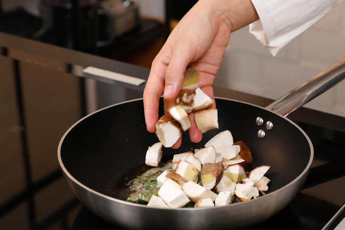 mischiare sale e zucchero