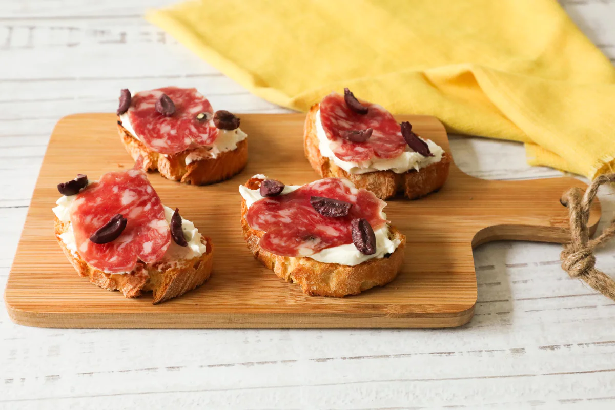 crostini-con-salame-felino