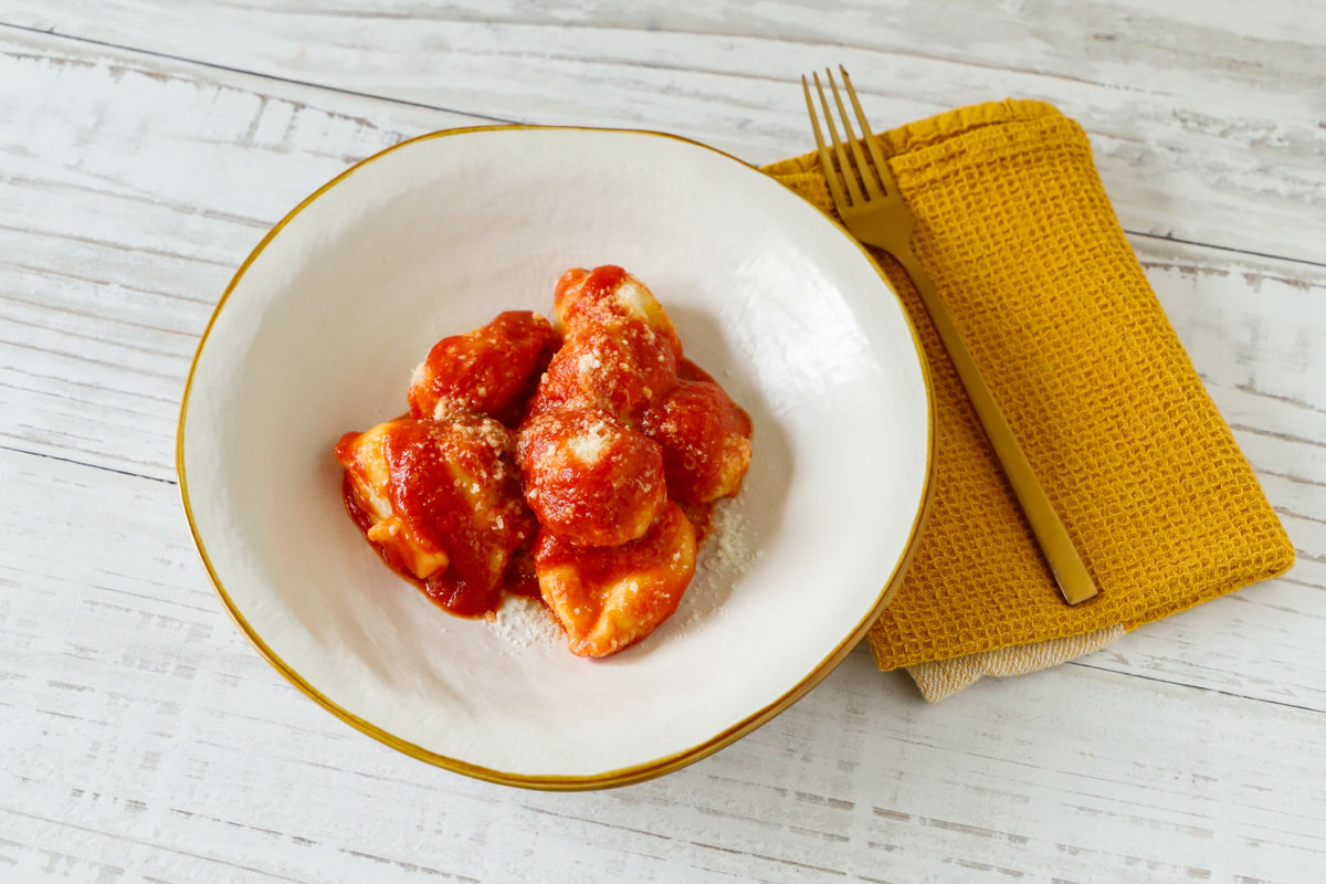 Culurgiones sardi con sugo di pomodoro e pecorino