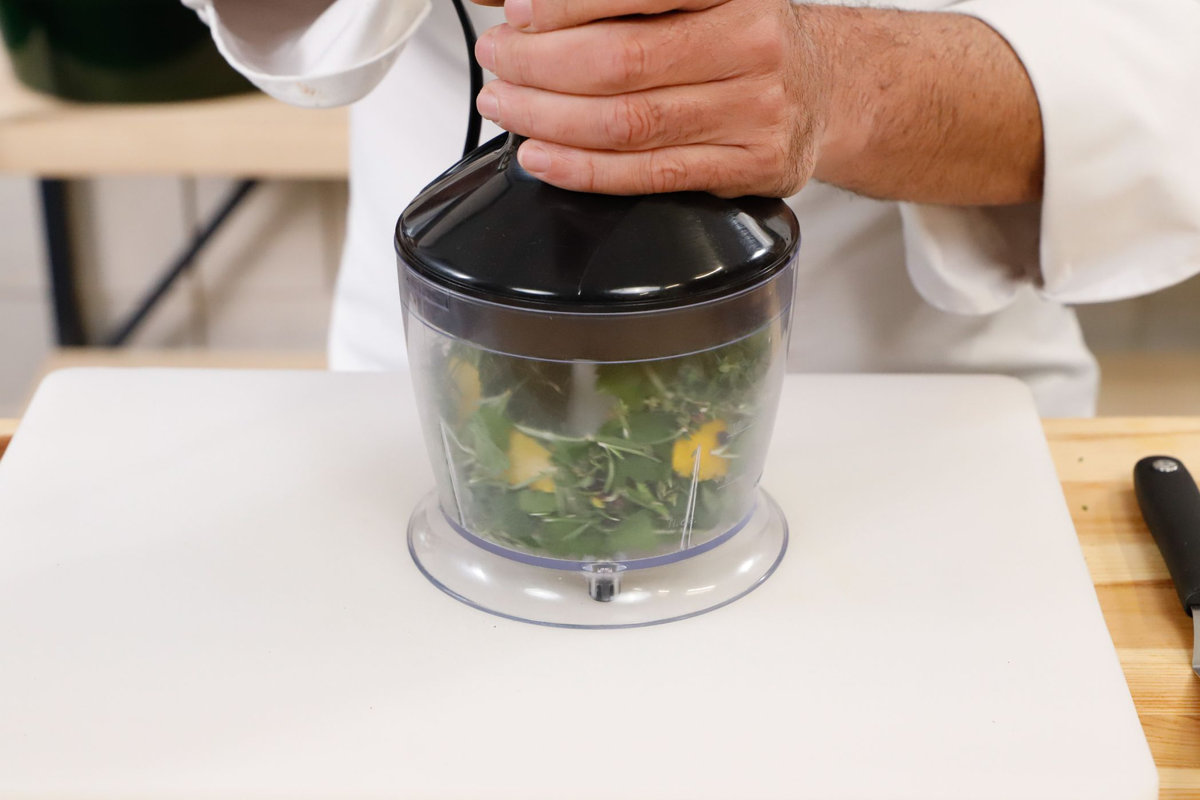 tritare le erbe aromatiche
