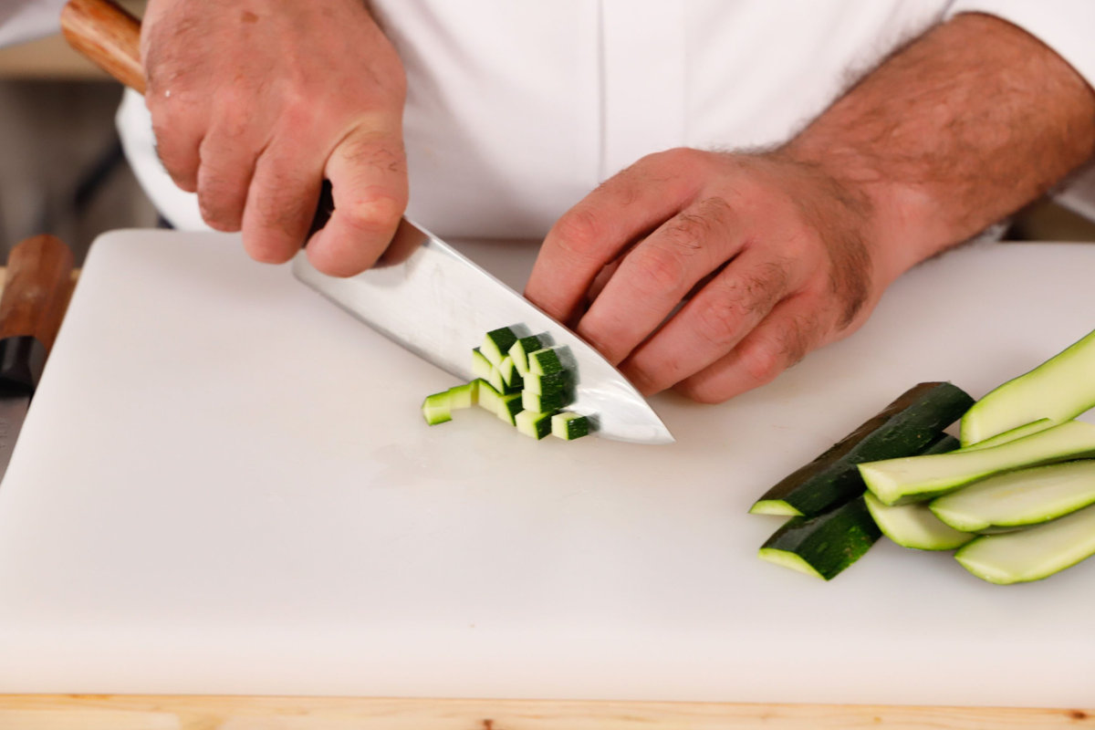 Tagliare le zucchine