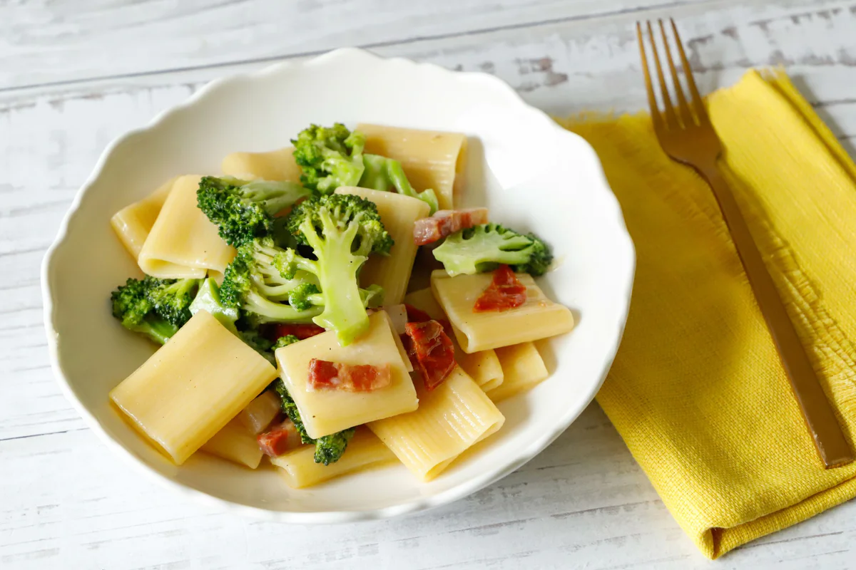 pasta-con-broccoli-e-pancetta