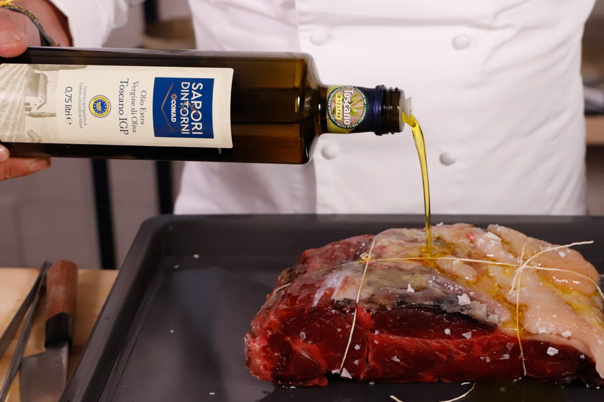 ungere la carne con olio