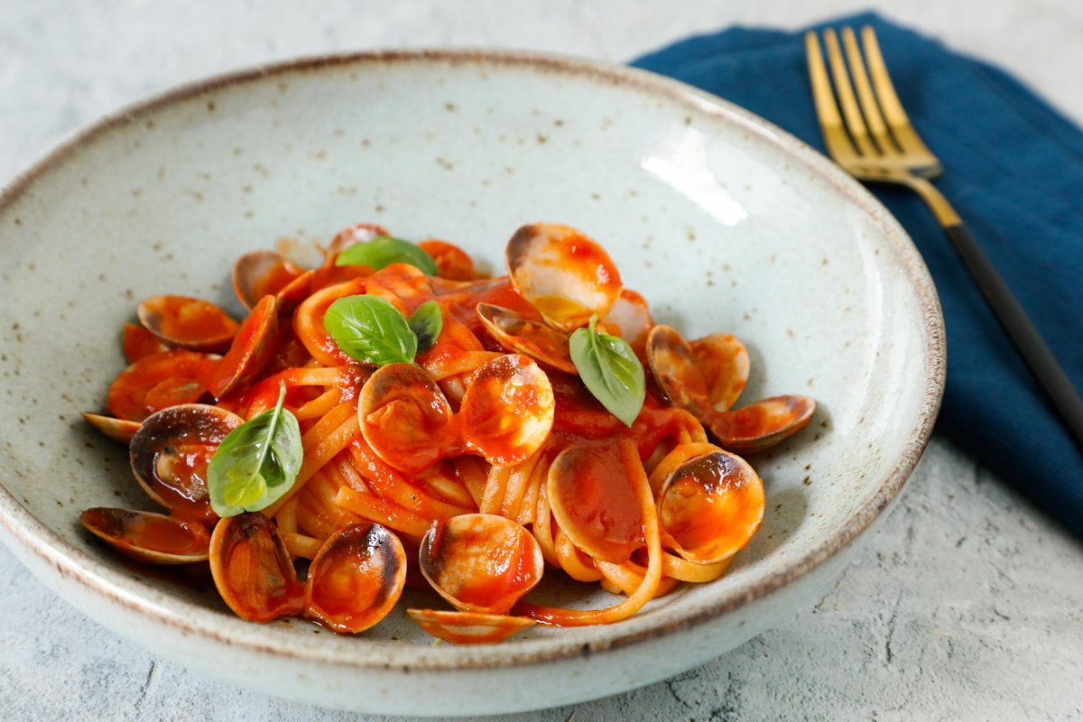 Pasta alle vongole in rosso