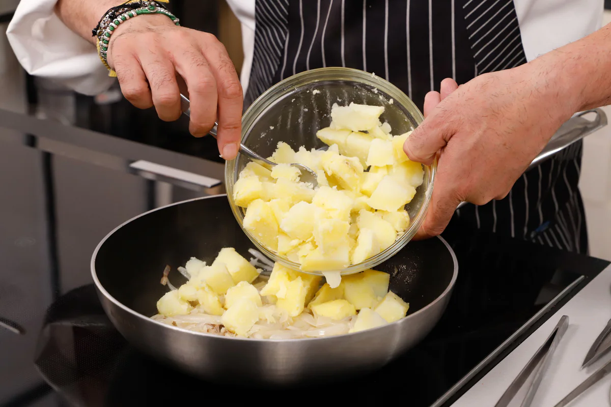 cuocere patate e cipolle