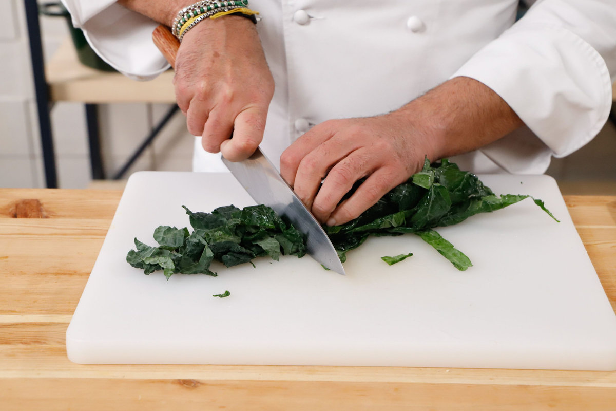 tagliare il cavolo nero