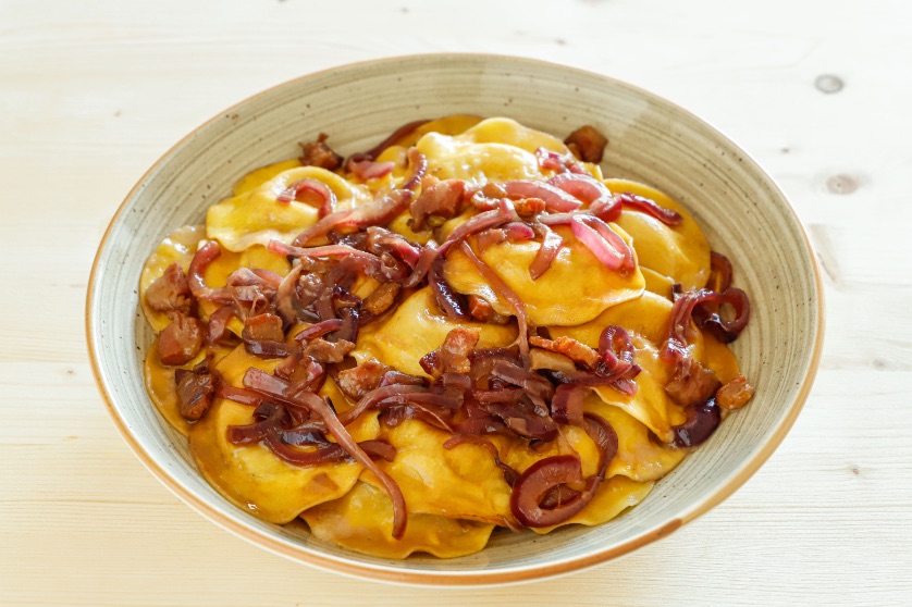 cappellacci-zucca-e-parmigiano-con-pancetta-cipolla-aceto-balsamico-thumbnail