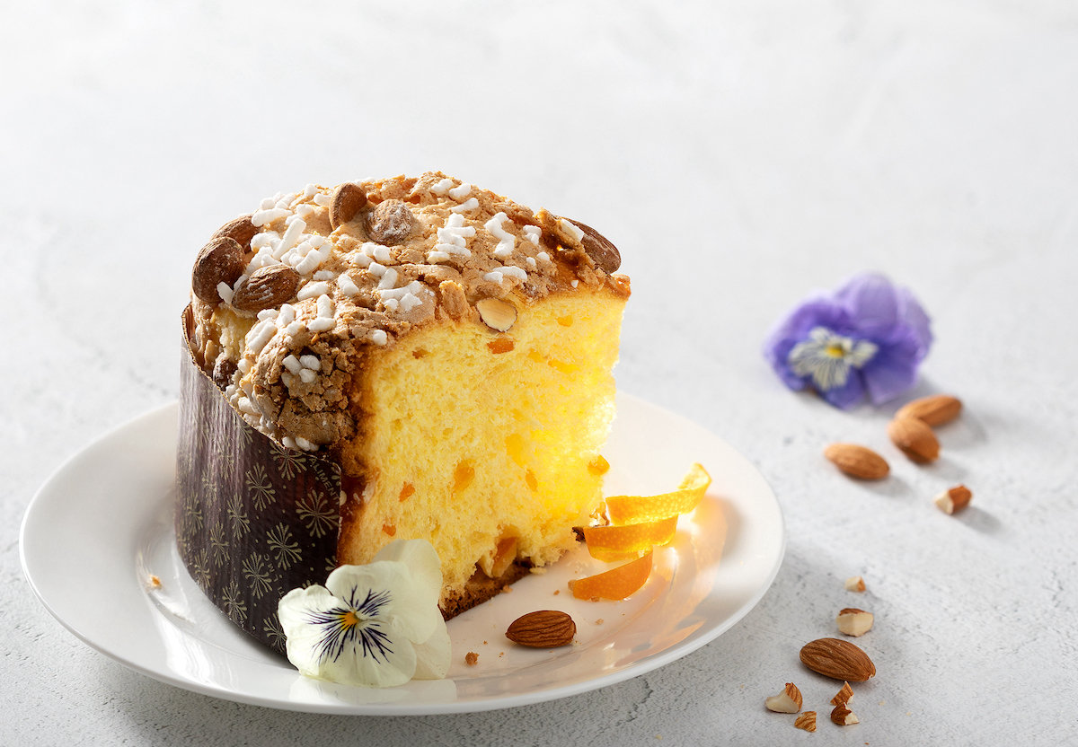 Colomba pasquale con mascarpone e salsa al passion fruit