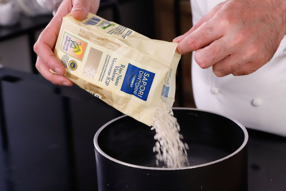 aggiungere riso e cuocere per 30 minuti