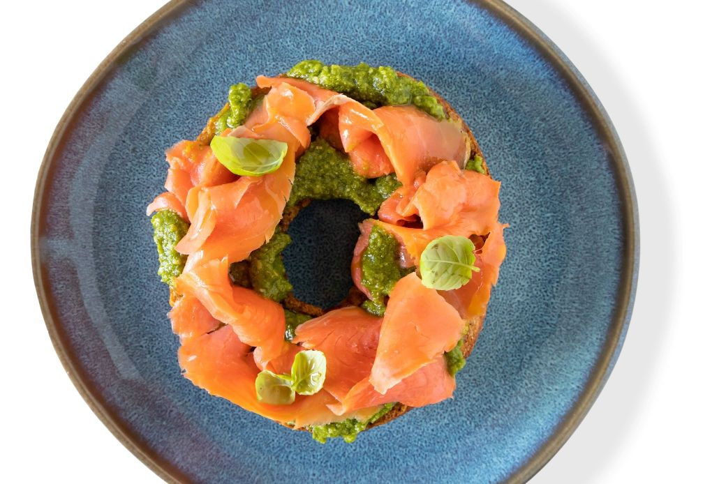 frisella-con-pesto-e-salmone-image