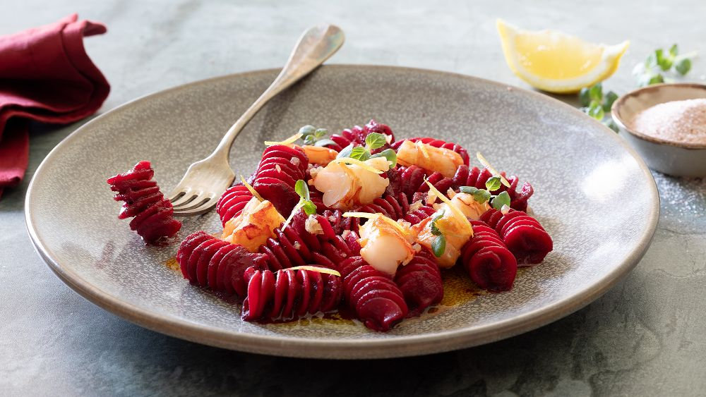 Fusilloni con gamberi e barbabietola