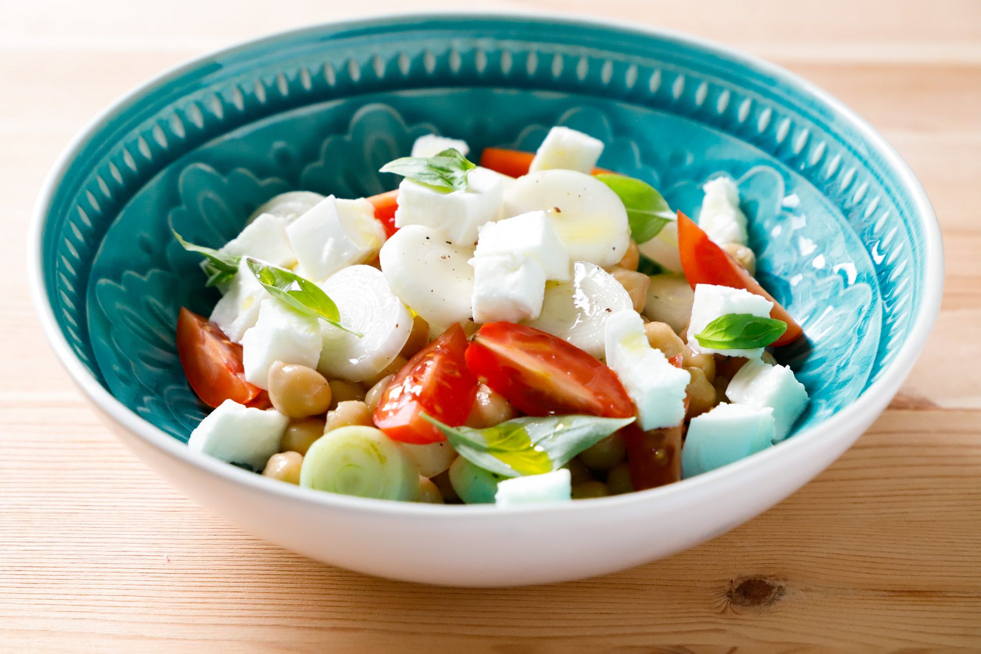 insalata-di-ceci-estiva-con-mozzarella