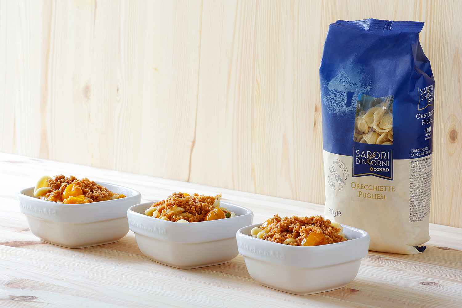 orecchiette-con-datterini-gialli-alici-e-polvere-di-taralli-image