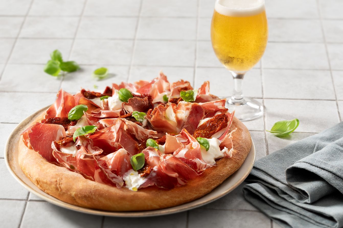 Pizza gourmet con coppa, stracciatella e pomodori secchi Conad