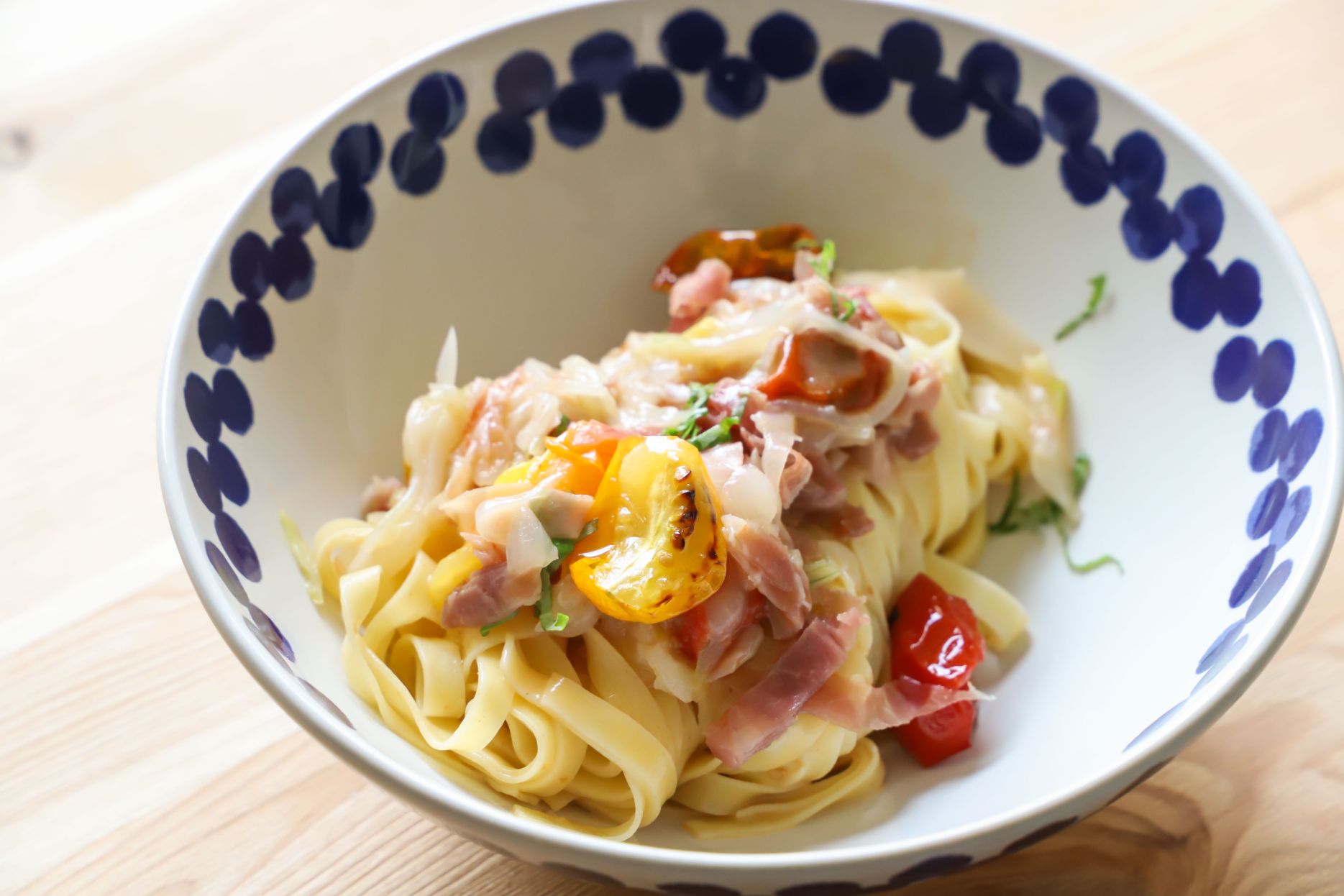 tagliatelle-cipollotti-pomodorini-forno-crudo-parma-thumbnail