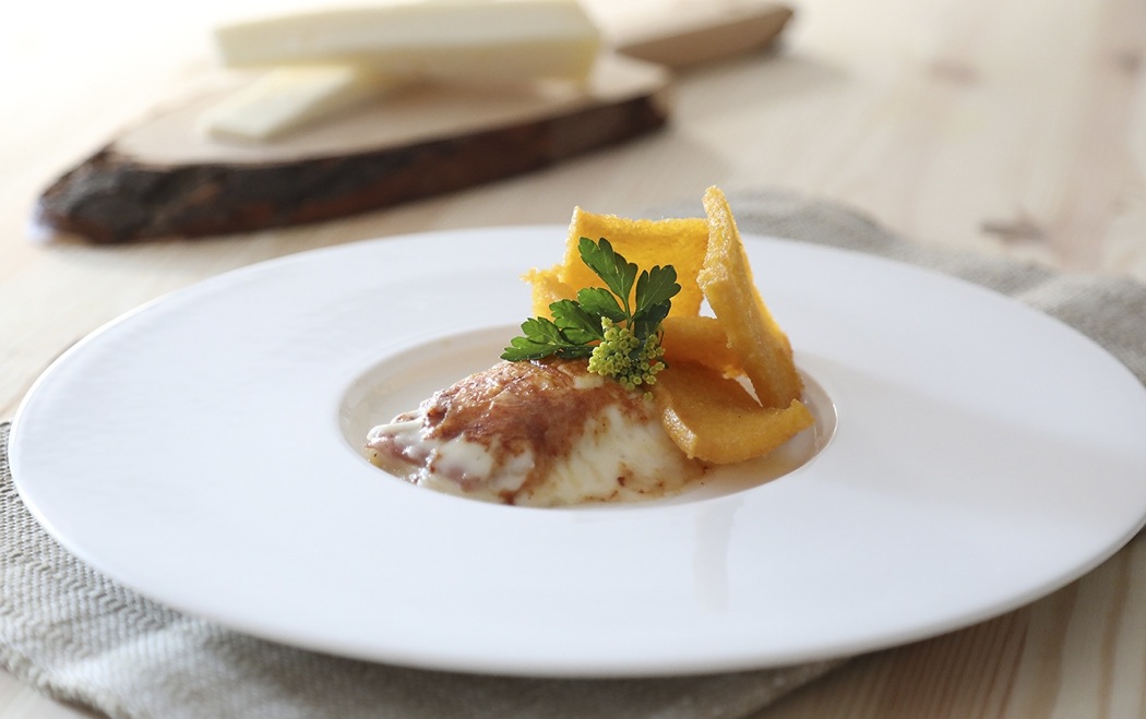 sandwich-di-asiago-farcito-con-speck-e-chips-di-polenta-thumbnail