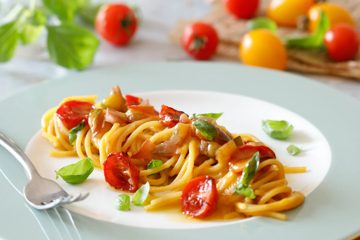 spaghetti-ai-tre-pomodori