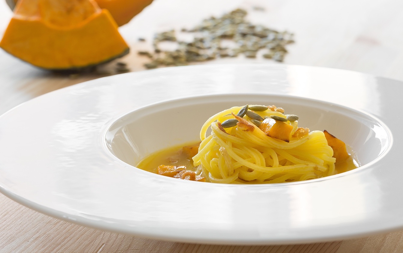 Spaghetti-alla-chitarra-in-brodo-di-zucca-thumbnail