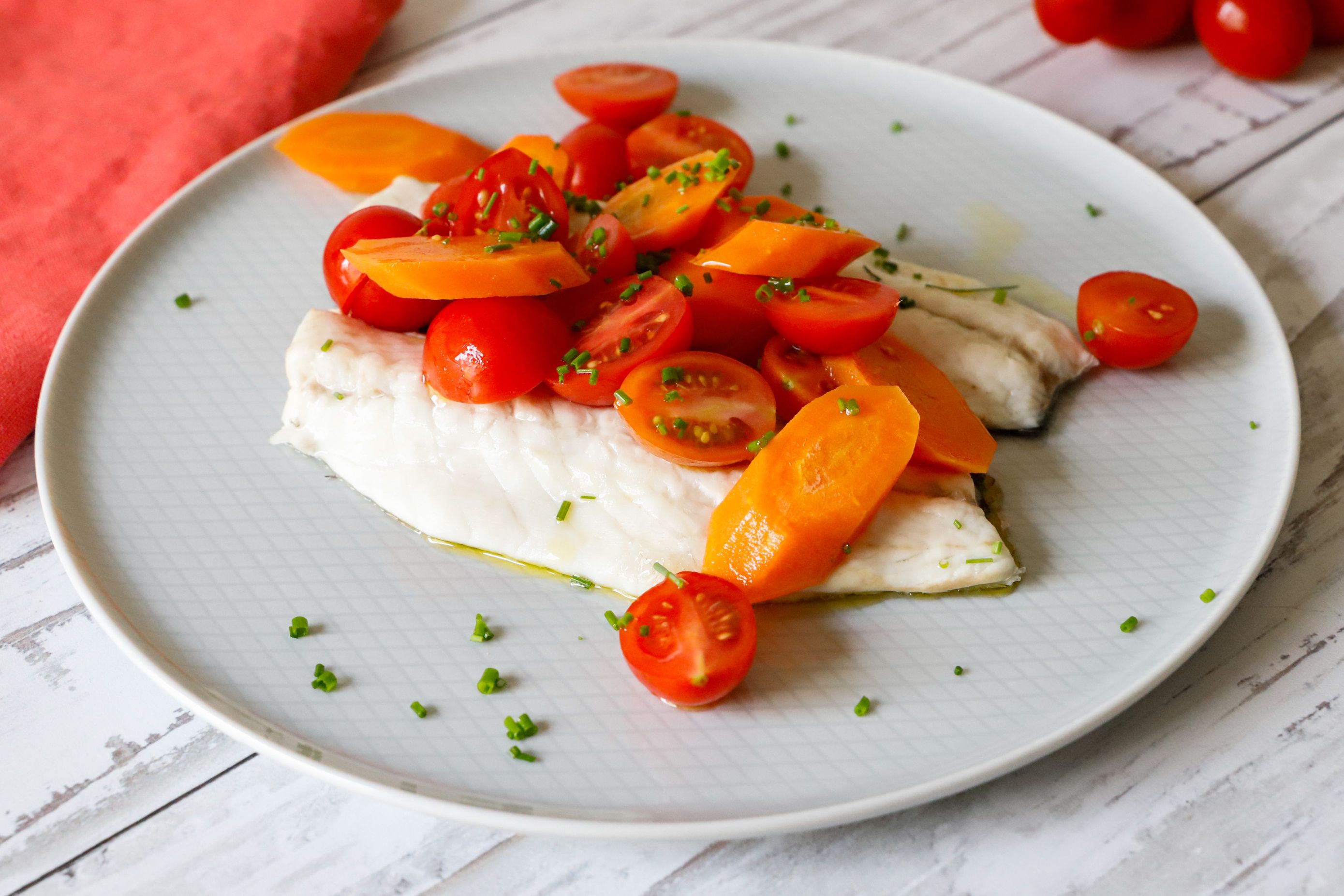 Filetto di branzino al vapore con pomodorini