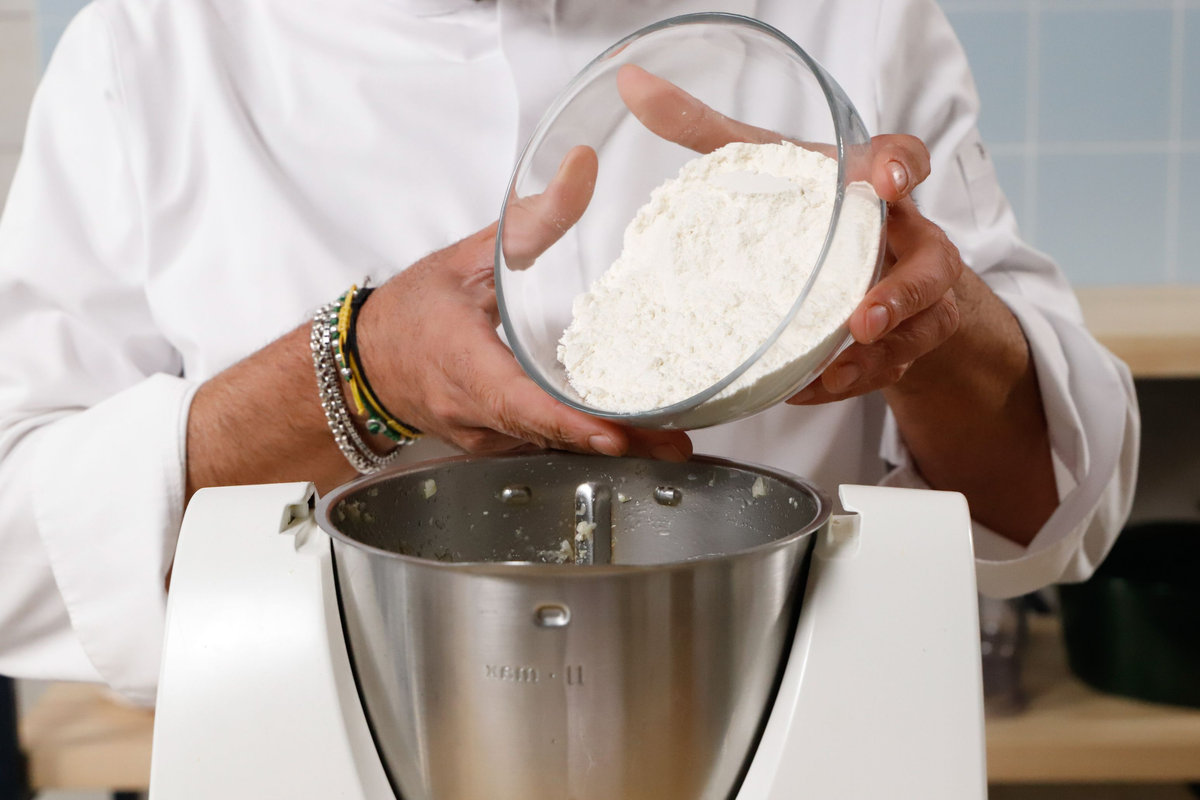 aggiungere la farina