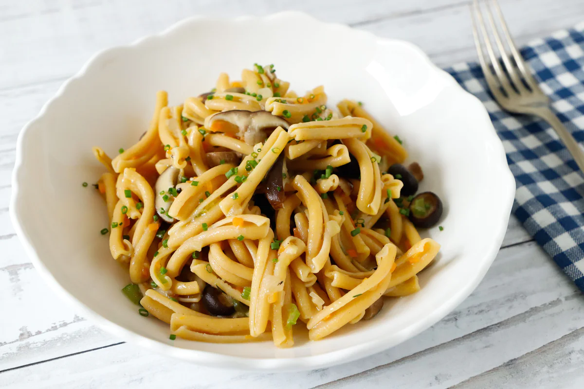 pasta-ceci-con-ragu-di-funghi