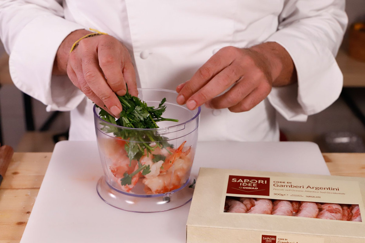 mettere i gamberi in un mixer