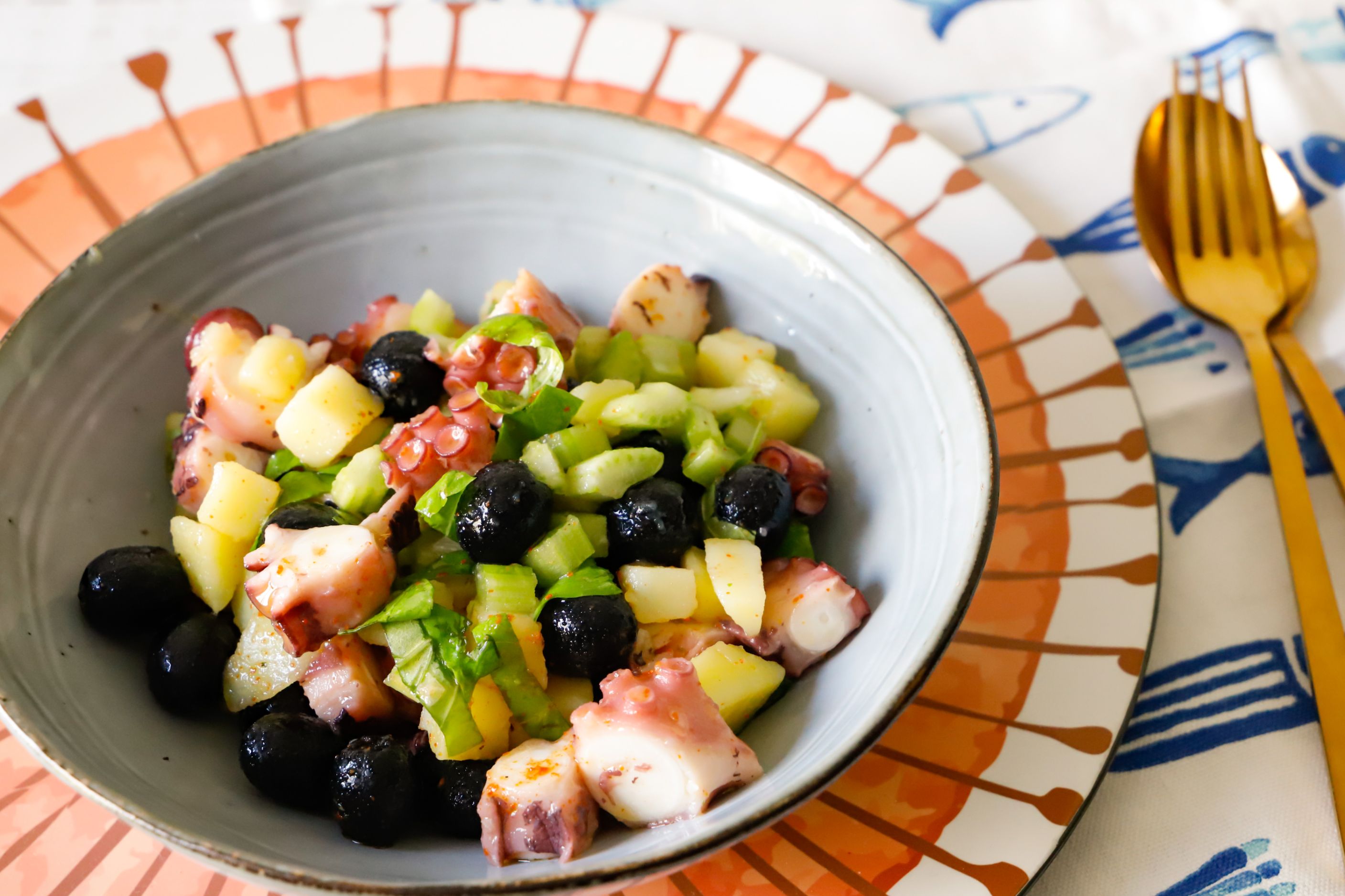 Insalata di polpo, patate, sedano e olive