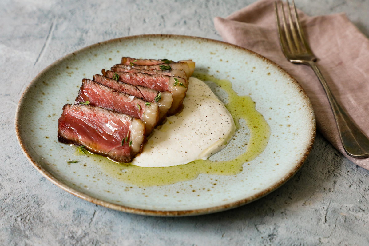 Tagliata di manzo con crema di burrata