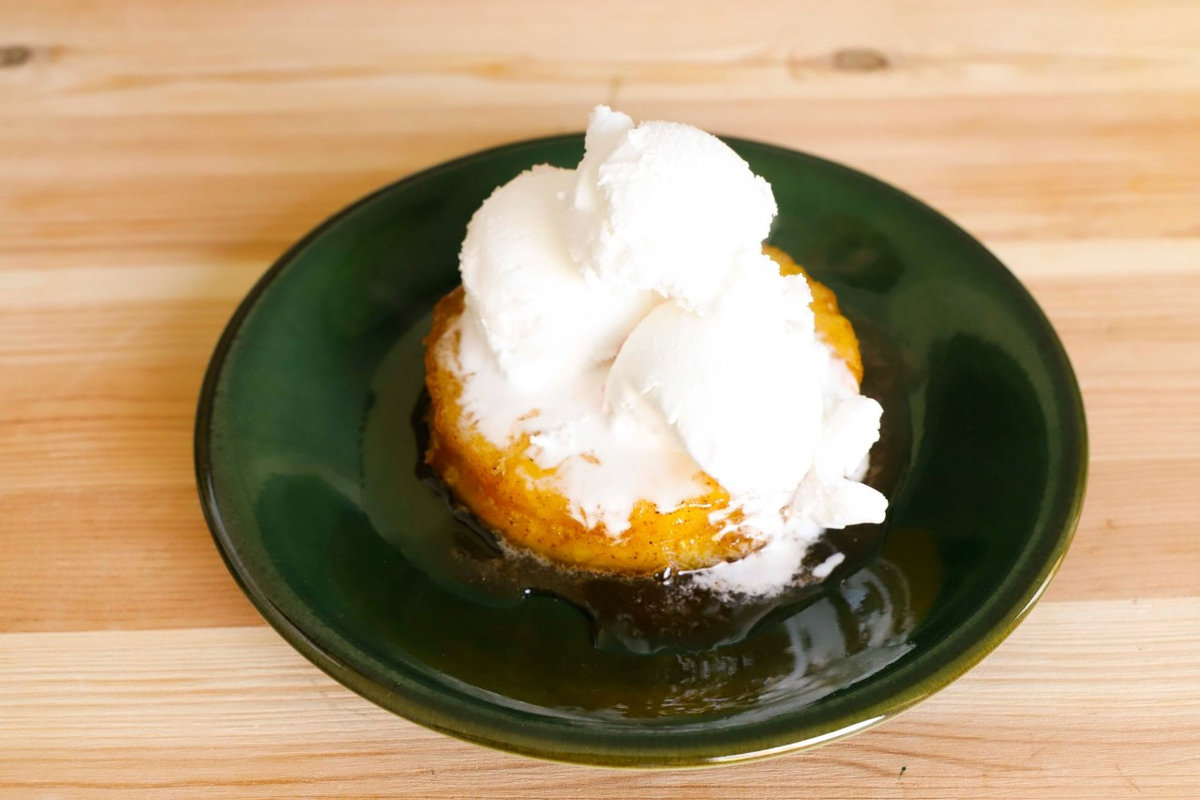 ananas caramellato con gelato al limone