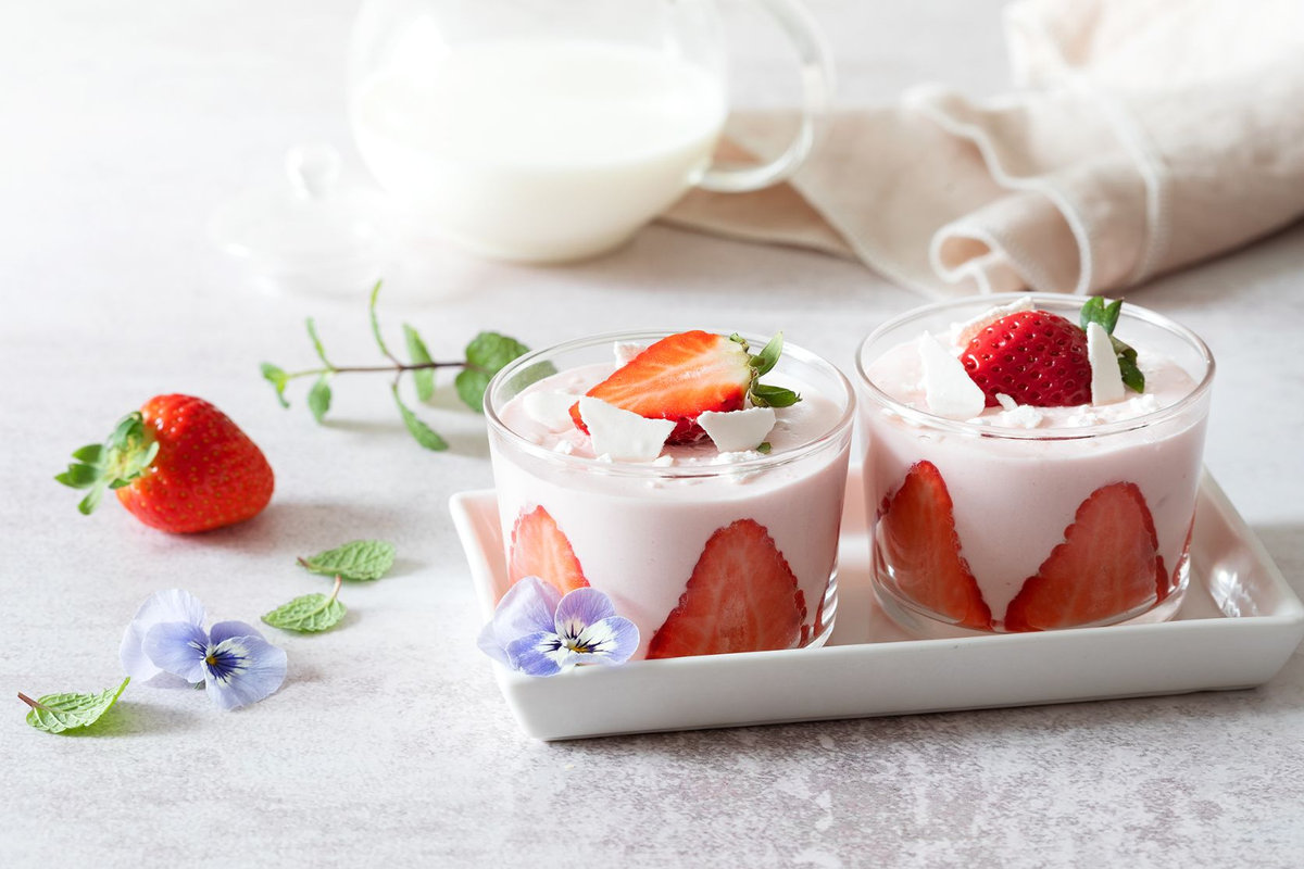 Mousse di fragole e meringhe