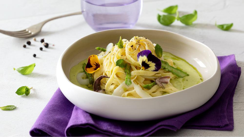 Tagliatelle con seppie e asparagi