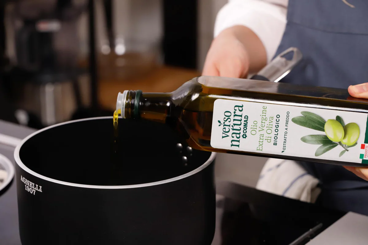 versare ingredienti nel bimby