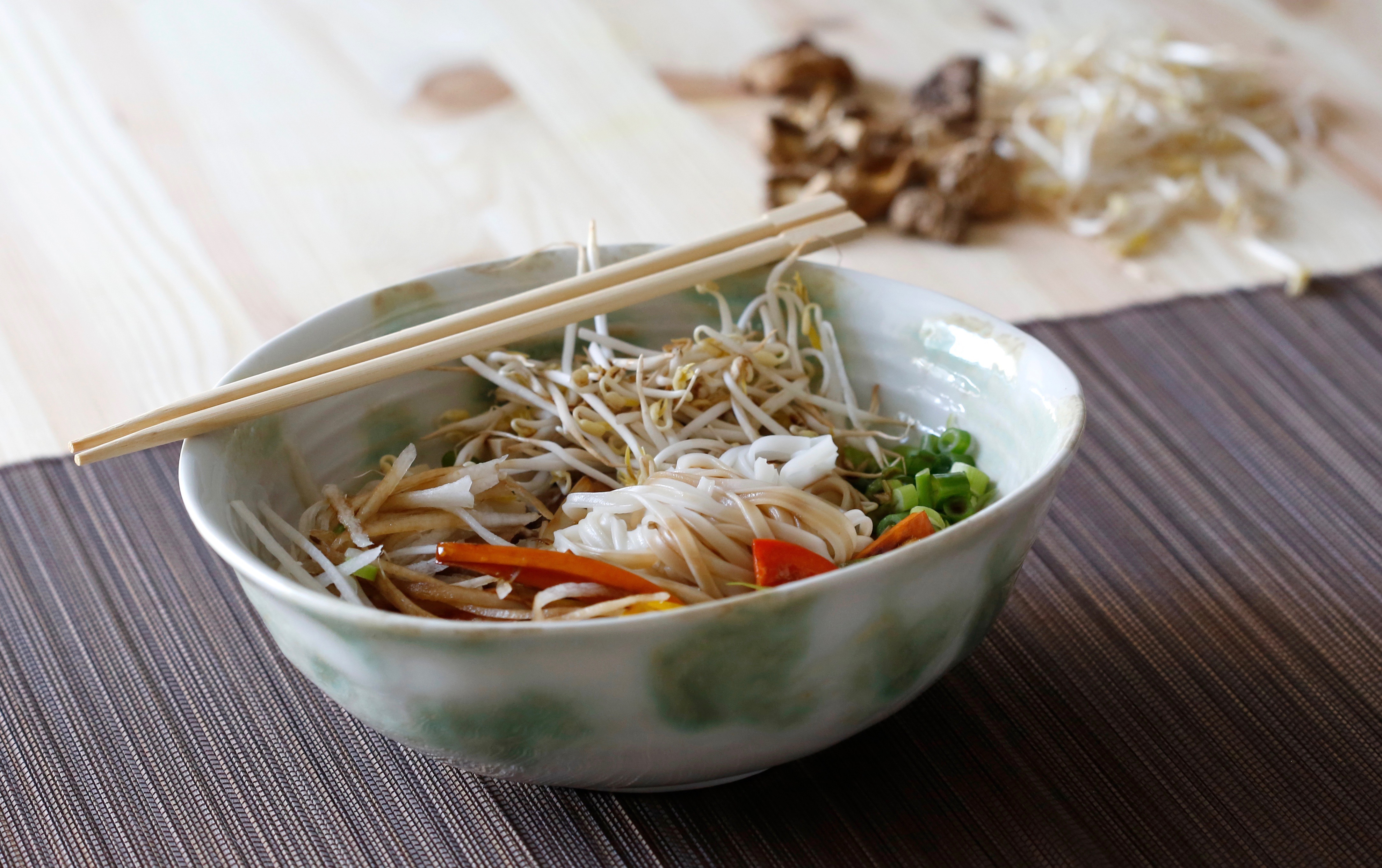 noodles-di-riso-con-tofu-e-verdure-image